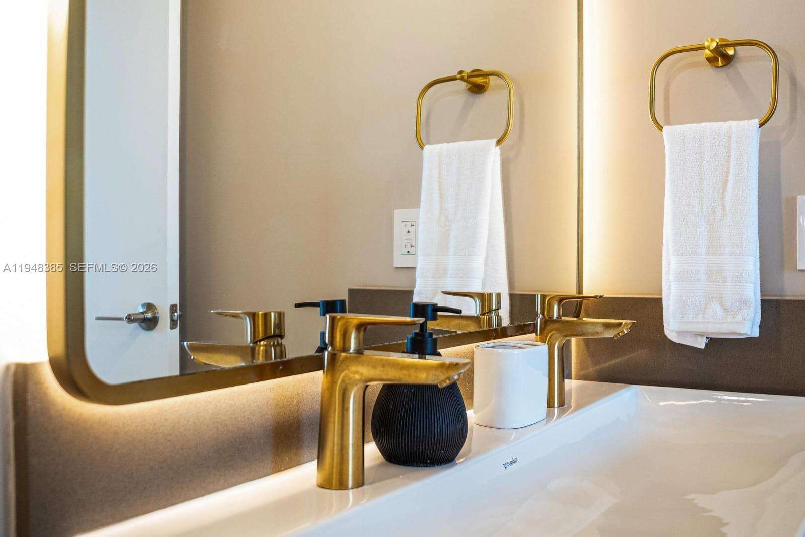 159 NE 6TH STREET - 159 6 St, Miami, FL 33132 | Picture 17