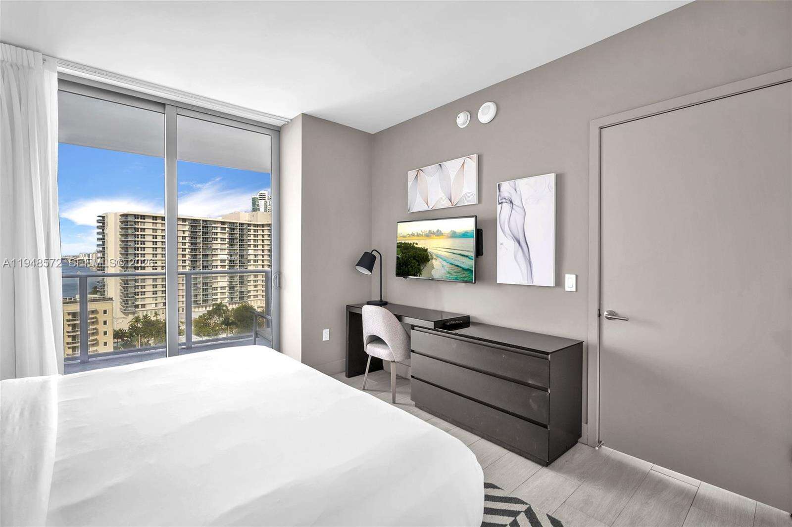 Hyde Beach House at 4010 Ocean Dr, Hollywood, FL 33019 - For Sale photo 21