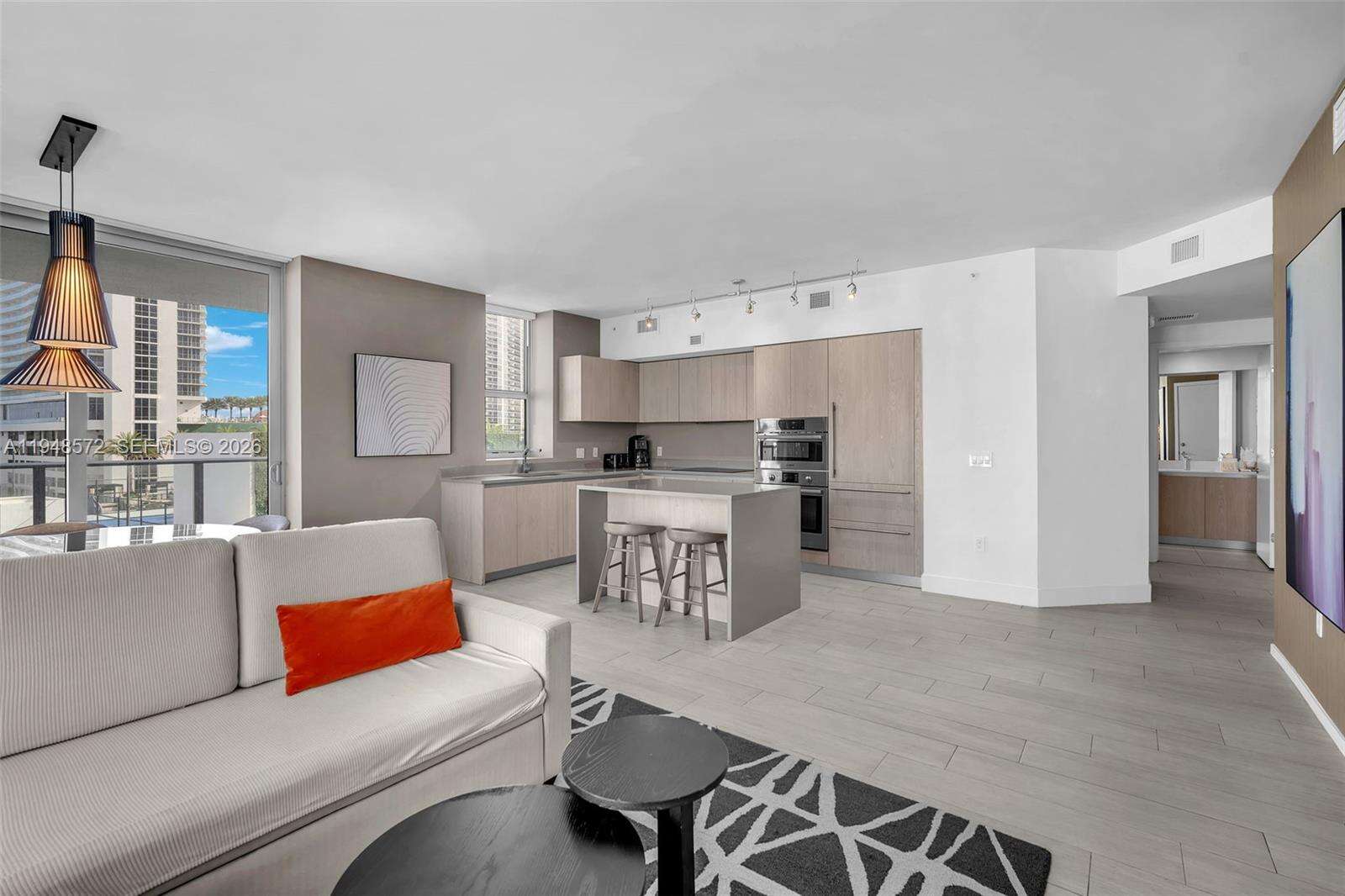 Hyde Beach House at 4010 Ocean Dr, Hollywood, FL 33019 - For Sale photo 8