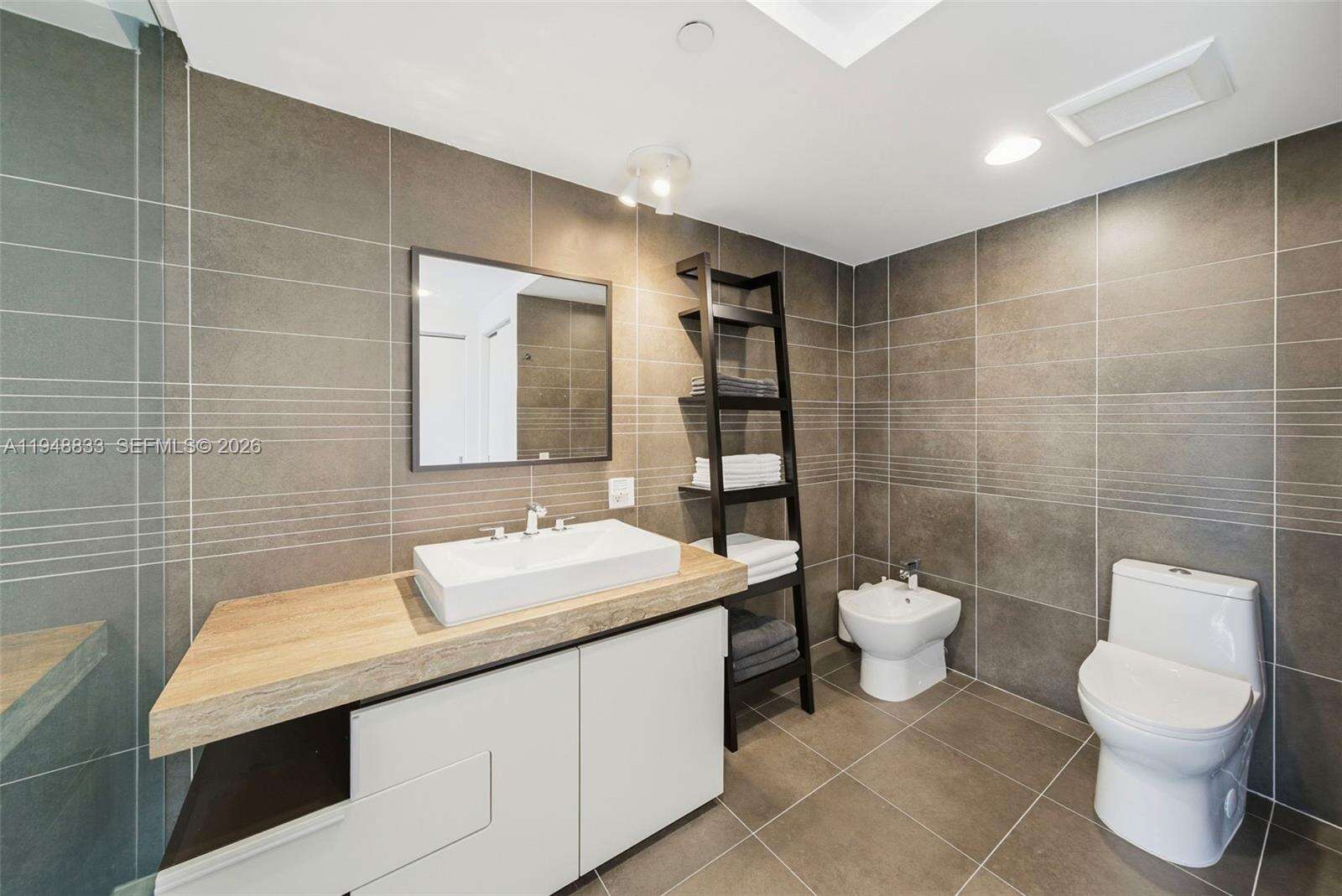 Artepark North at 2155 Washington Ct, Miami Beach, FL 33139 - For Sale photo 13