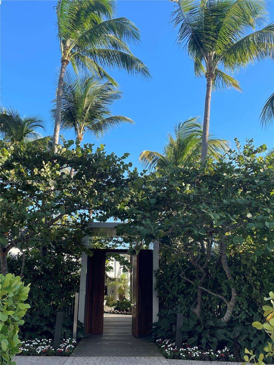 MURANO AT PORTOFINO - 1000 Pointe Dr, Miami Beach, FL 33139 | Picture 10