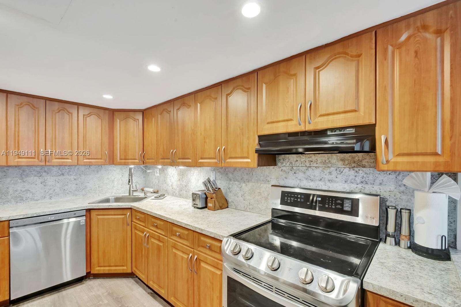 The Carriage House at 5401 Collins Ave, Miami Beach, FL 33140 - For Sale photo 5