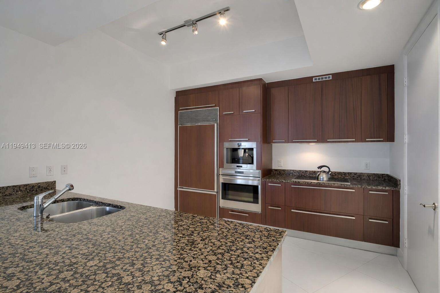 TDR TOWER III - 15811 Collins Ave, Sunny Isles Beach, FL 33160 | Picture 5