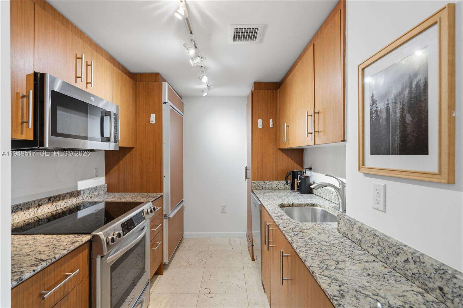 HARBOUR HOUSE - 10275 Collins Ave, Bal Harbour, FL 33154 | Picture 11