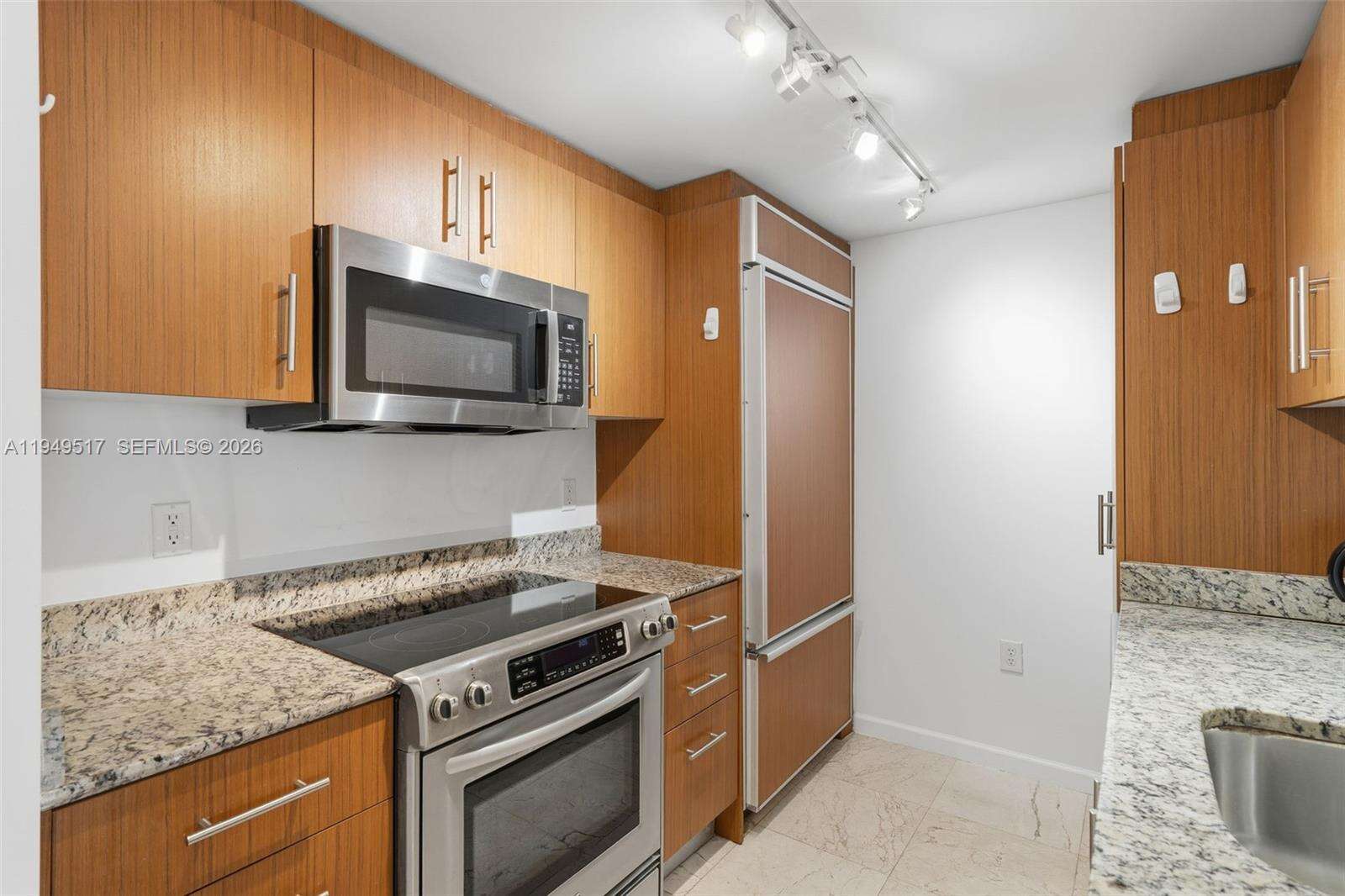 HARBOUR HOUSE - 10275 Collins Ave, Bal Harbour, FL 33154 | Picture 12