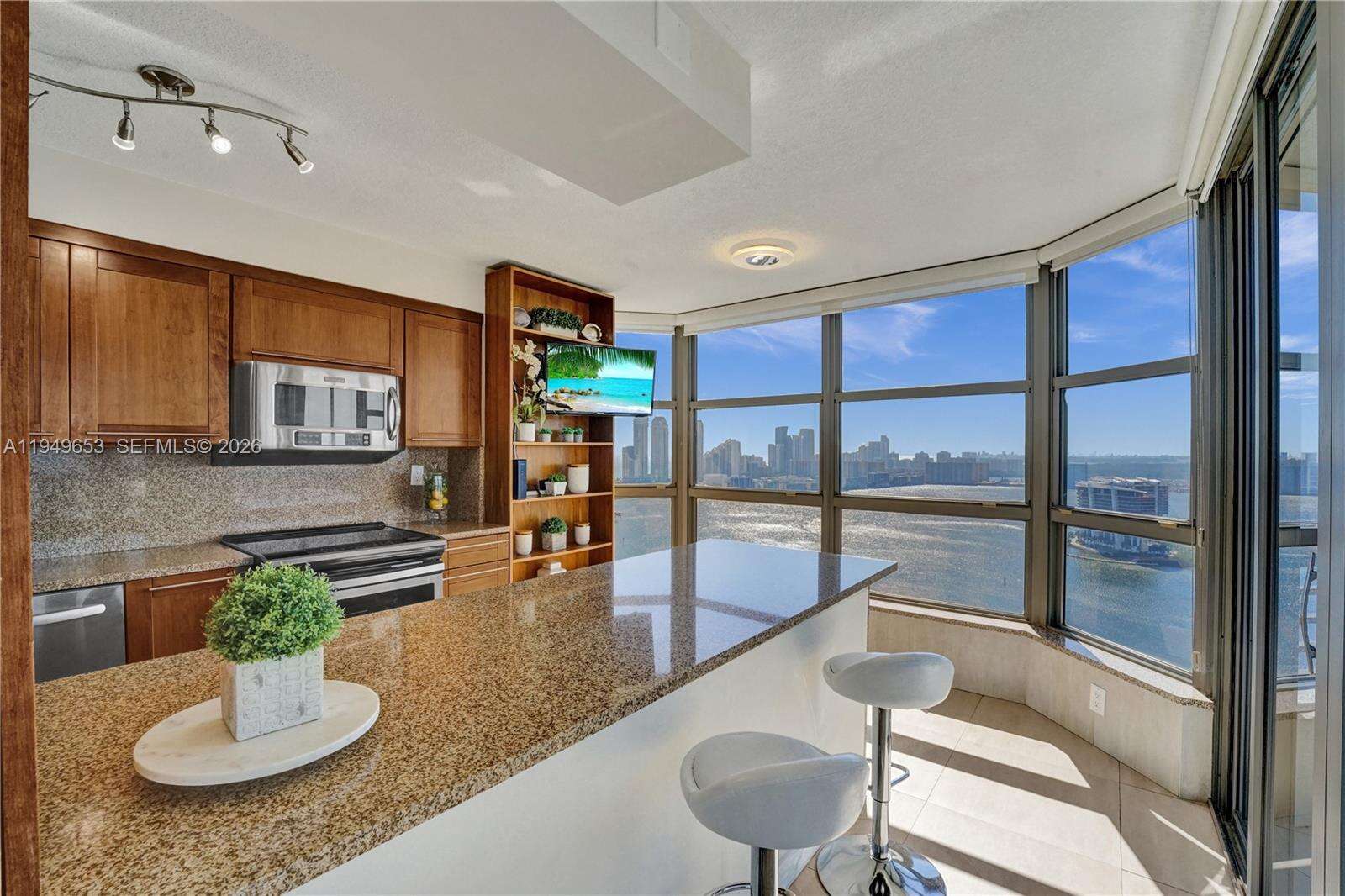 Mystic Pointe Tower 400 Condos for Sale & Rent | Picture 1