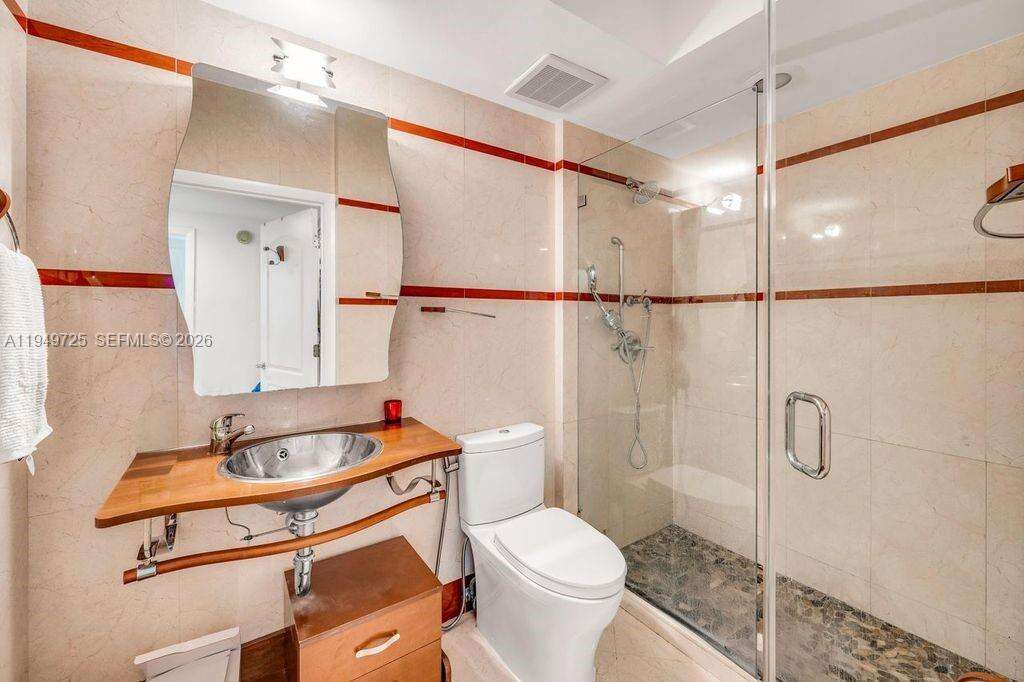 Cosmopolitan at 110 Washington Ave, Miami Beach, FL 33139 - For Sale photo 12
