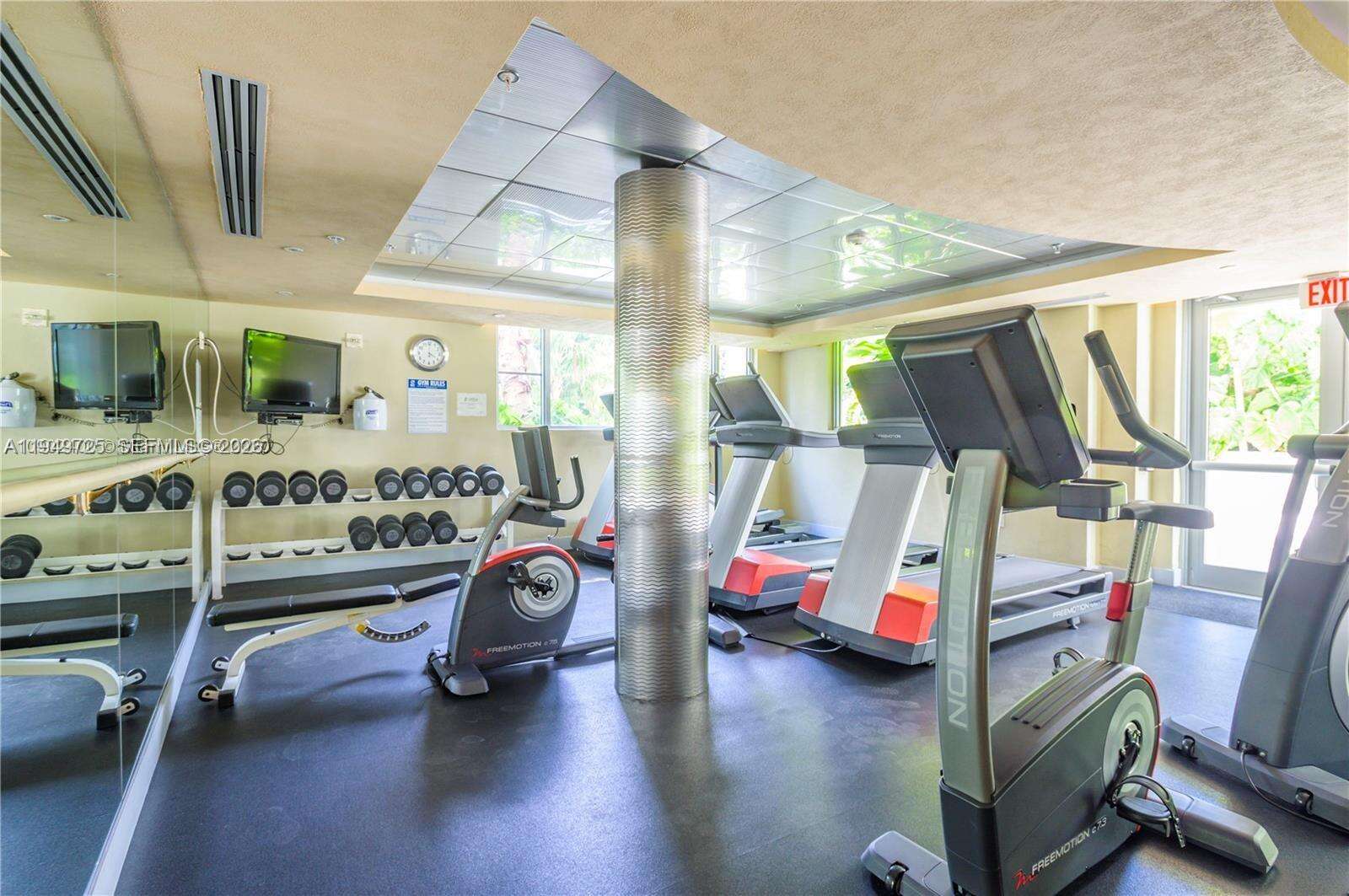 Cosmopolitan at 110 Washington Ave, Miami Beach, FL 33139 - For Sale photo 18