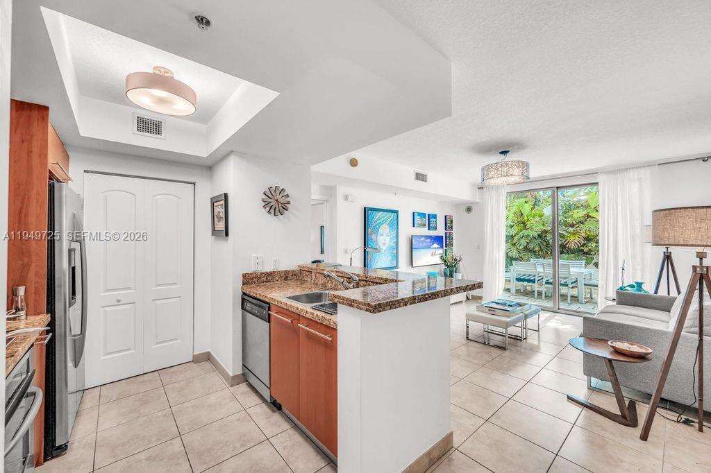Cosmopolitan at 110 Washington Ave, Miami Beach, FL 33139 - For Sale photo 6