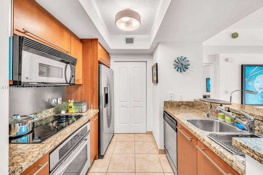 Cosmopolitan at 110 Washington Ave, Miami Beach, FL 33139 - For Sale photo 8