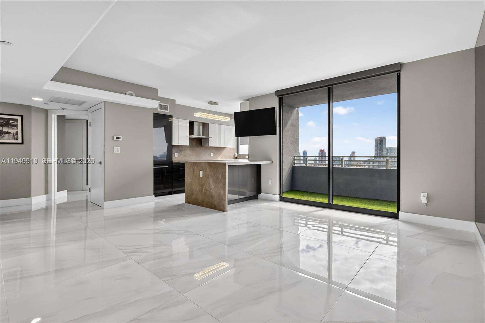 THE WAVERLY AT SOUTH BEACH - 1330 W Ave, Miami Beach, FL 33139 | Picture 2