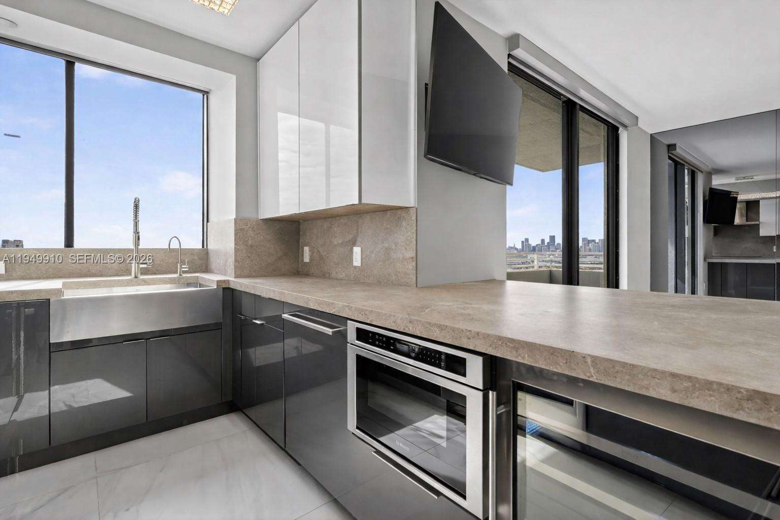 THE WAVERLY AT SOUTH BEACH - 1330 W Ave, Miami Beach, FL 33139 | Picture 10