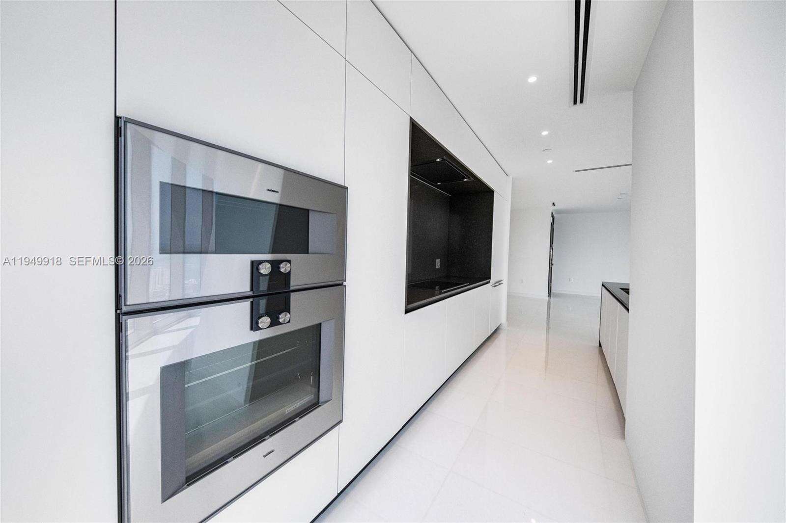 ASTON MARTIN RESIDENCES - 300 Biscayne Blvd Way, Miami, FL 33131 | Picture 9