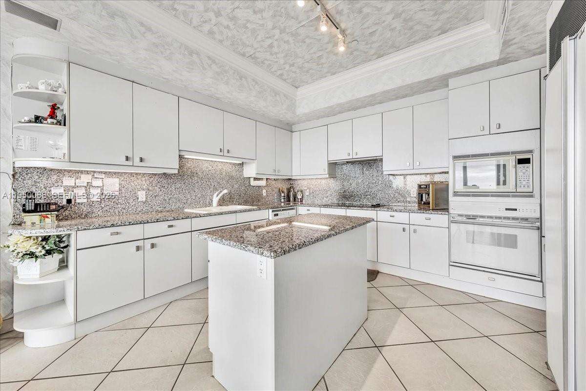 THE PALACE AT BAL HARBOUR - 10101 Collins Ave, Bal Harbour, FL 33154 | Picture 39