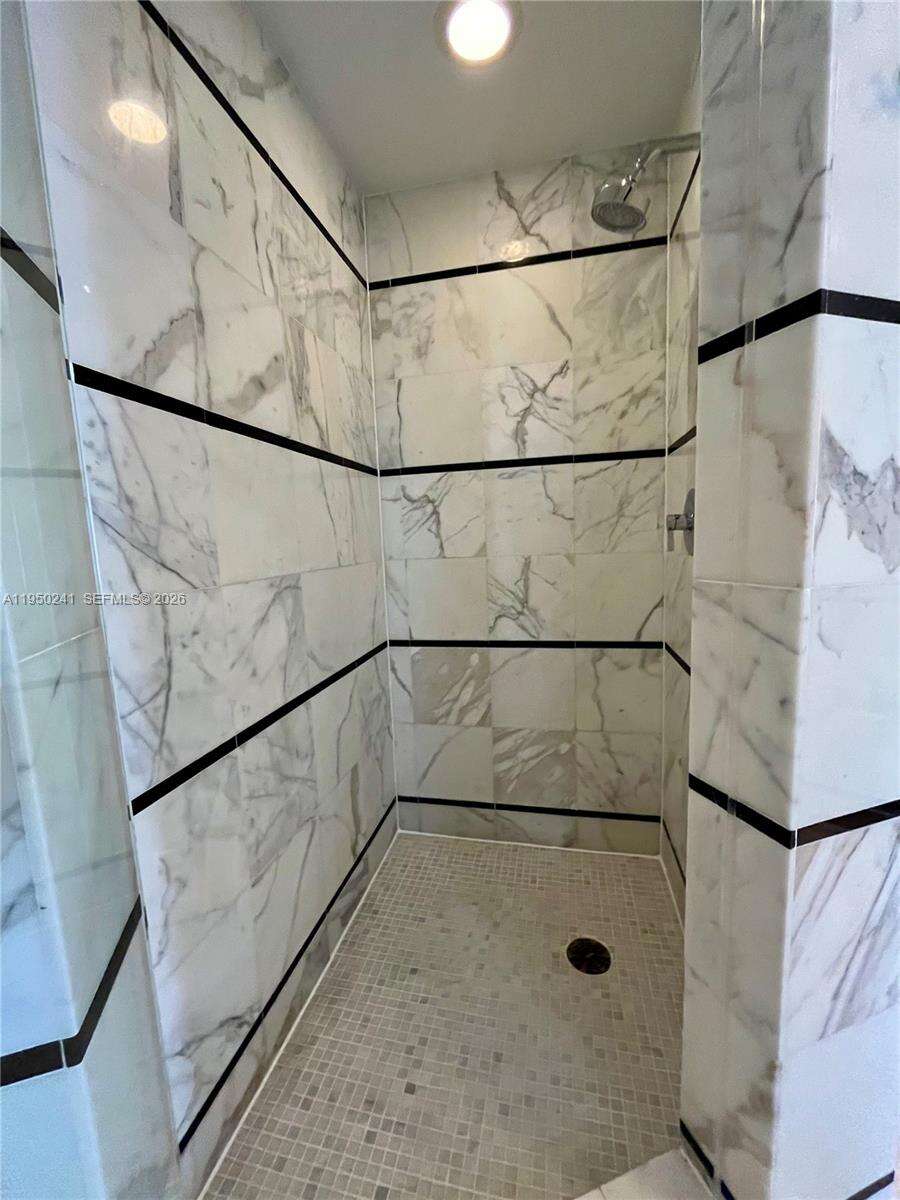 Fontainebleau 3 at 4391 Collins Ave, Miami Beach, FL 33140 - For Sale photo 14