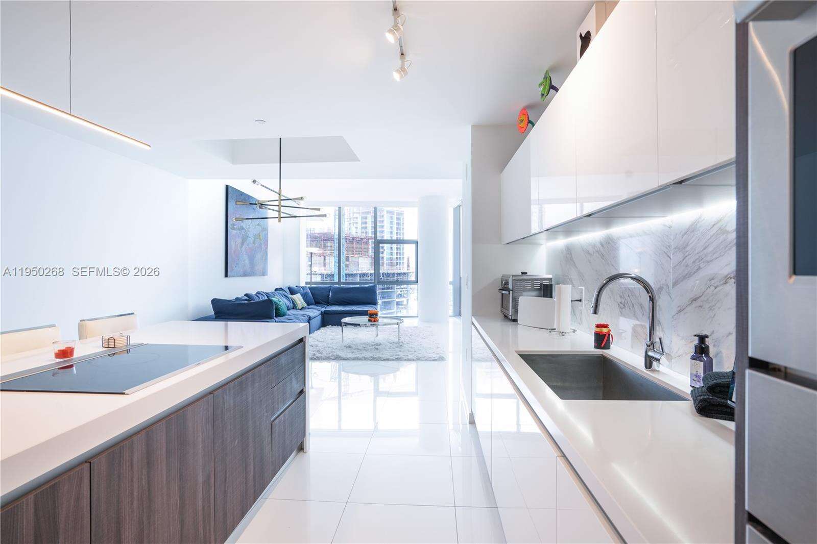 PARAMOUNT MIAMI WORLDCENTER - 851 1 Ave, Miami, FL 33132 | Picture 1