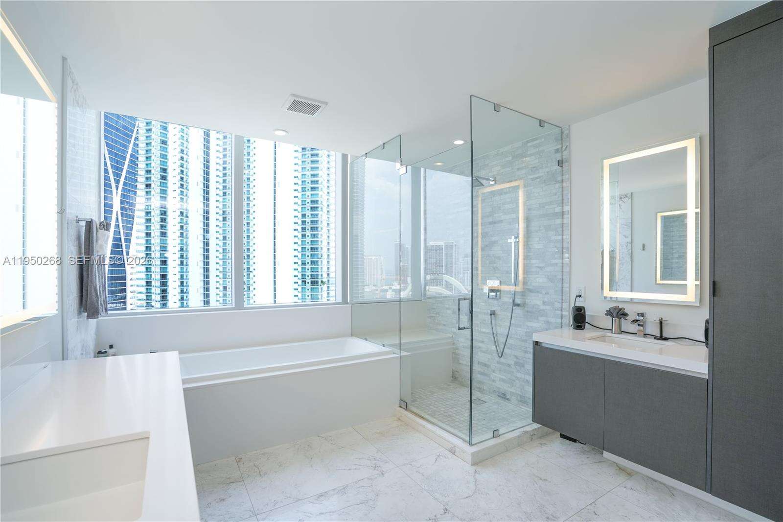 PARAMOUNT MIAMI WORLDCENTER - 851 1 Ave, Miami, FL 33132 | Picture 12