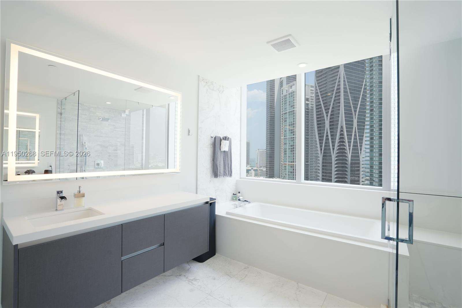 PARAMOUNT MIAMI WORLDCENTER - 851 1 Ave, Miami, FL 33132 | Picture 13