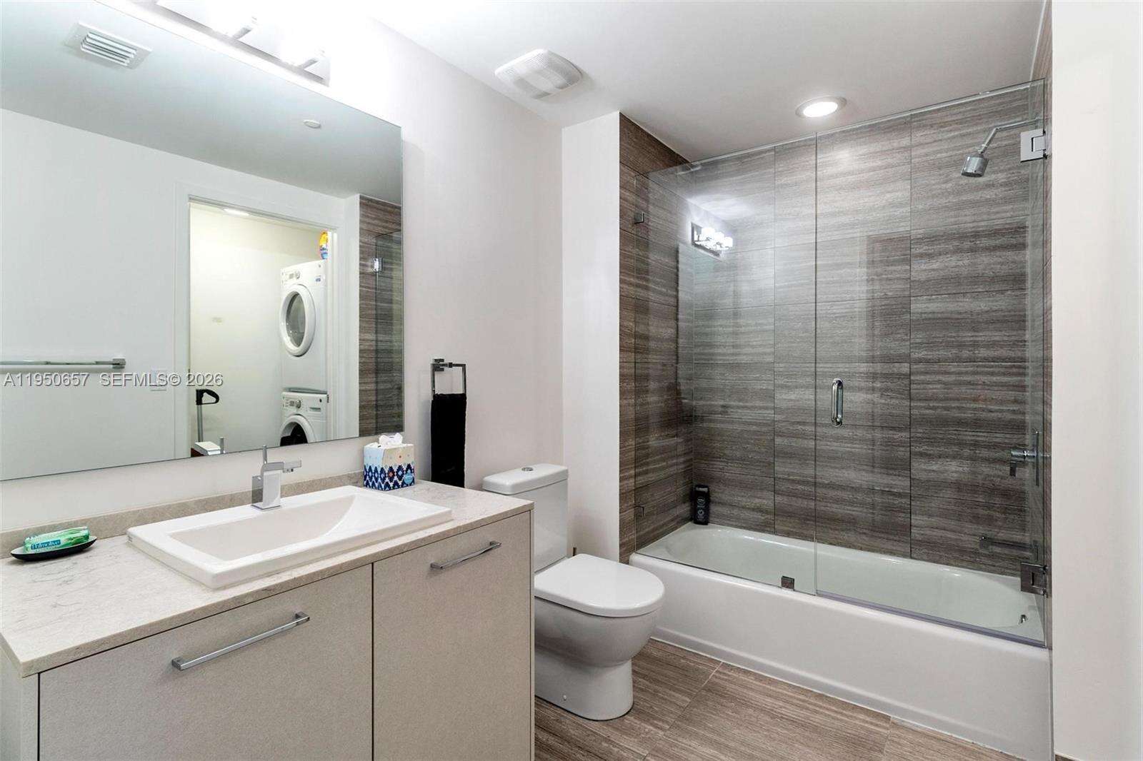 1010 Brickell at 1010 Brickell Ave, Miami, FL 33131 - For Sale photo 2