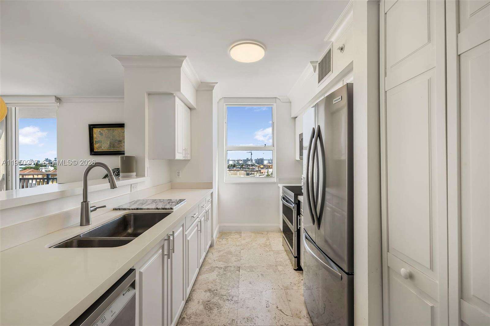 YACHT CLUB AT PORTOFINO - 90 Alton Rd, Miami Beach, FL 33139 | Picture 5