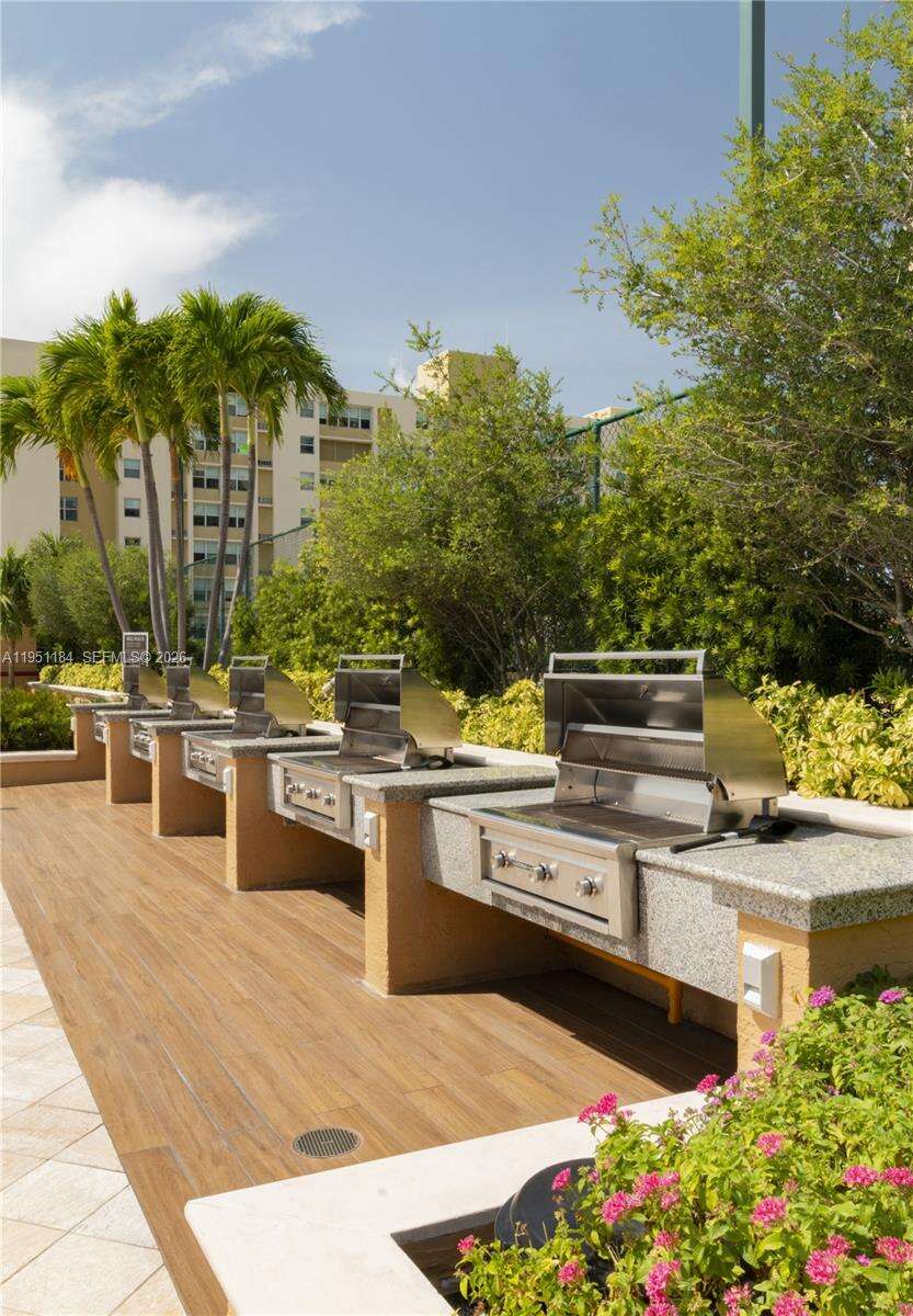 YACHT CLUB AT PORTOFINO - 90 Alton Rd, Miami Beach, FL 33139 | Picture 33