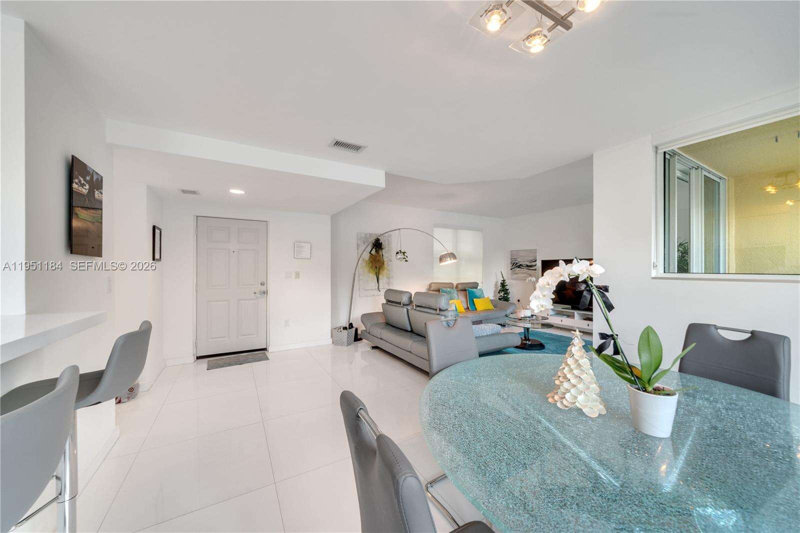 YACHT CLUB AT PORTOFINO - 90 Alton Rd, Miami Beach, FL 33139 | Picture 6