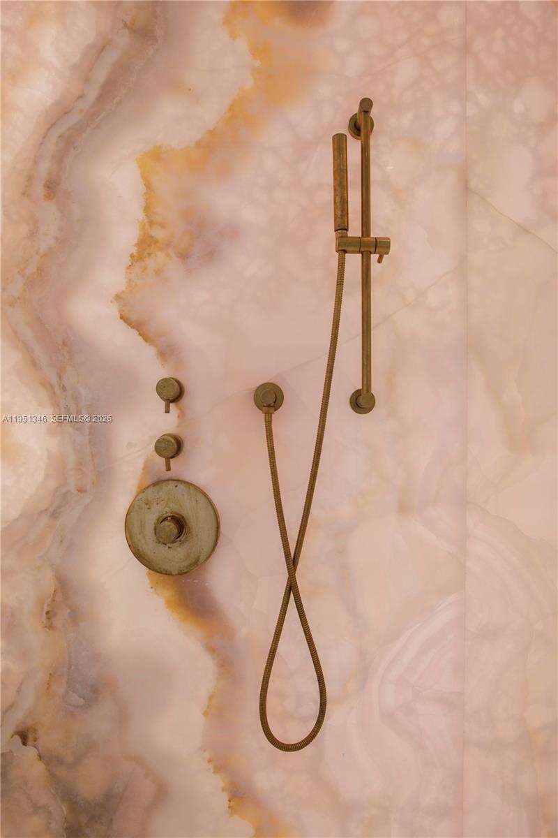 PARAMOUNT MIAMI WORLDCENTER - 851 1 Ave, Miami, FL 33132 | Picture 33