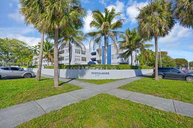 Portalagre Building Condos for Sale & Rent | Picture 1