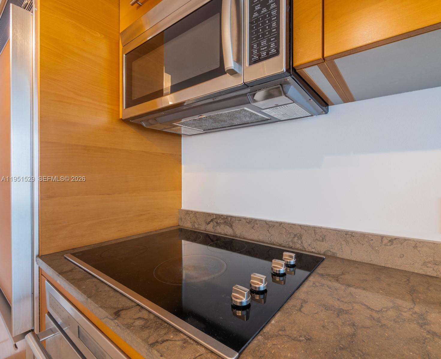 Icon Brickell 1 at 465 Brickell Ave, Miami, FL 33131 - For Sale photo 4