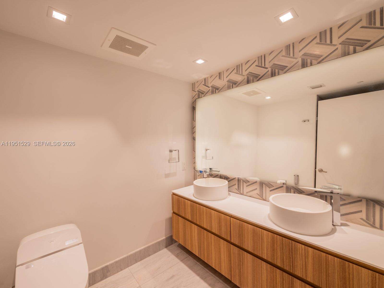 Icon Brickell 1 at 465 Brickell Ave, Miami, FL 33131 - For Sale photo 7
