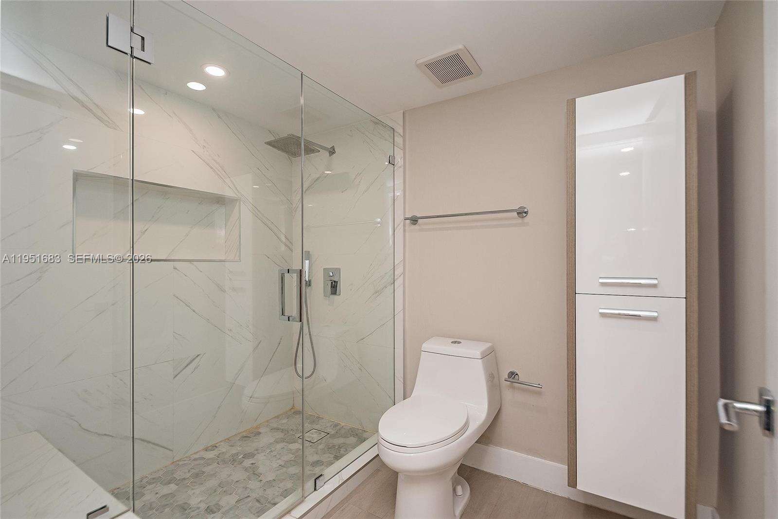 Brickell Key 1 at 520 Brickell Key Dr, Miami, FL 33131 - For Sale photo 12