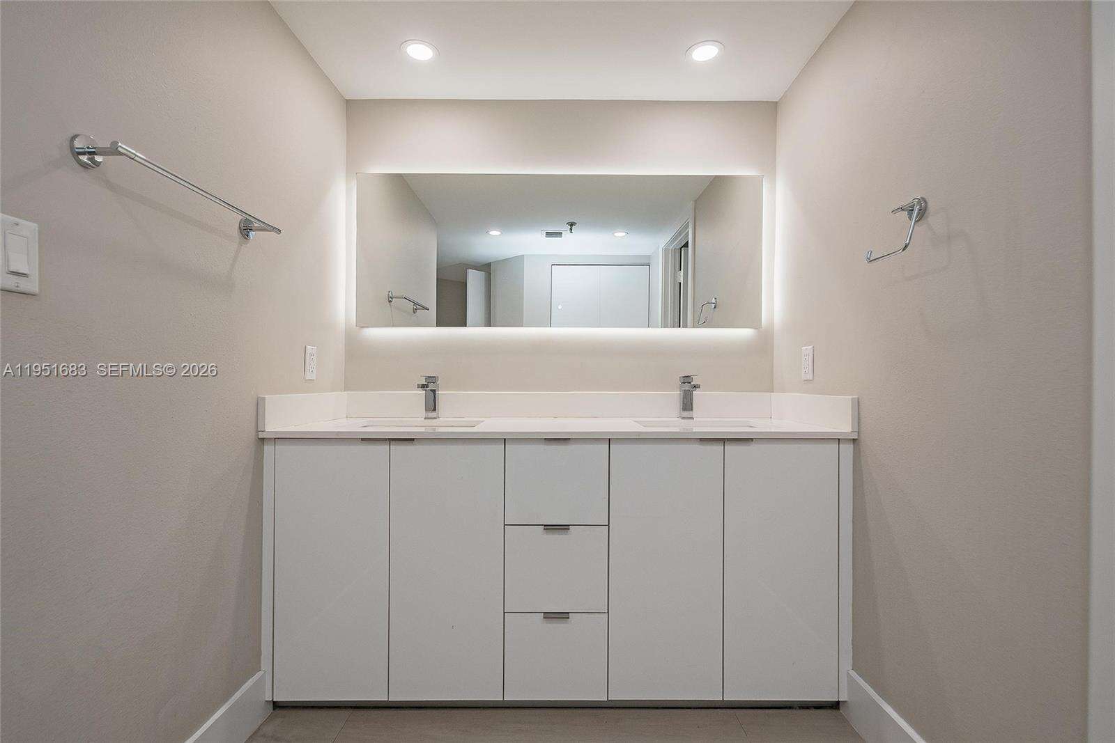 Brickell Key 1 at 520 Brickell Key Dr, Miami, FL 33131 - For Sale photo 14