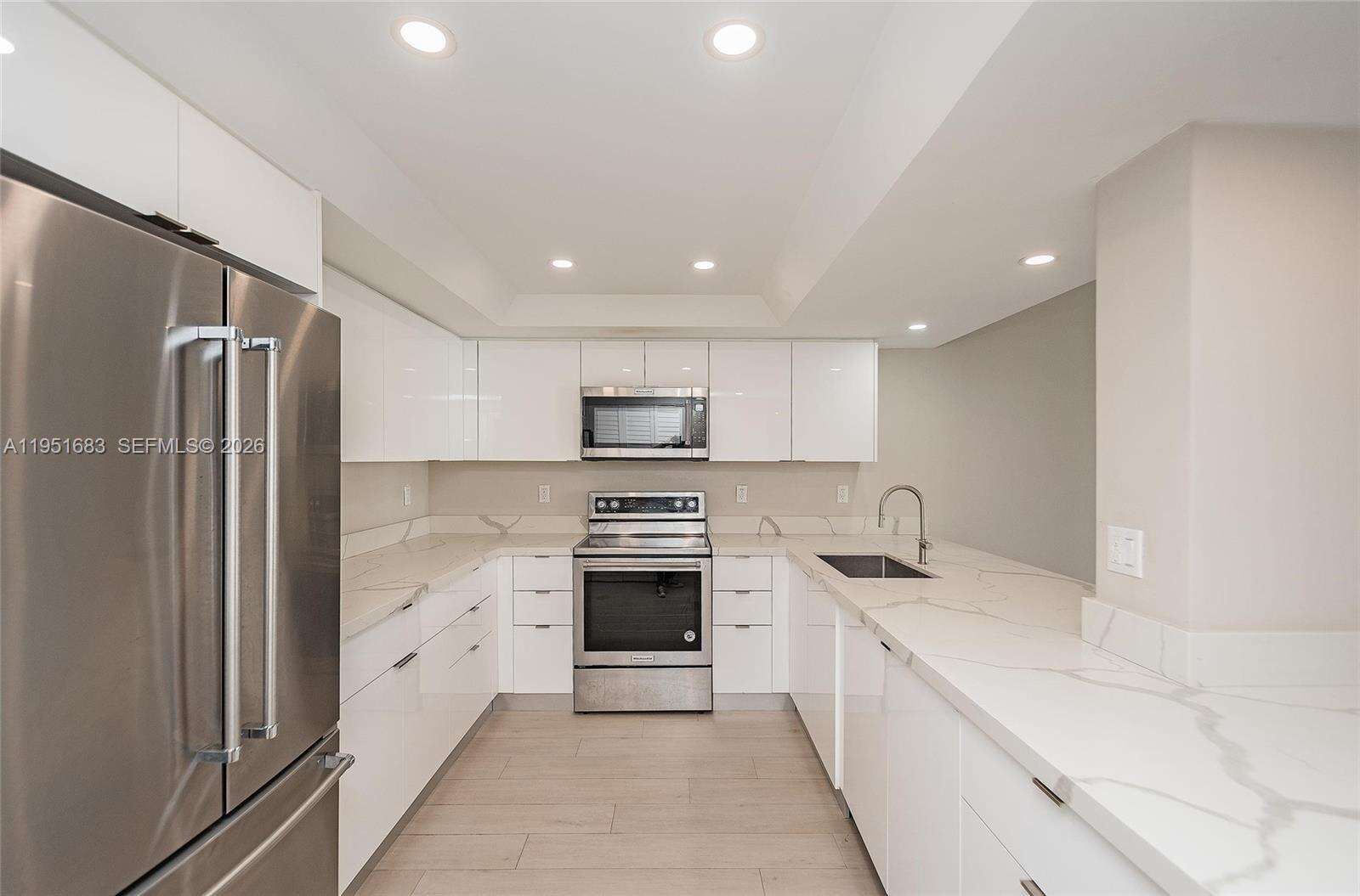 Brickell Key 1 at 520 Brickell Key Dr, Miami, FL 33131 - For Sale photo 3