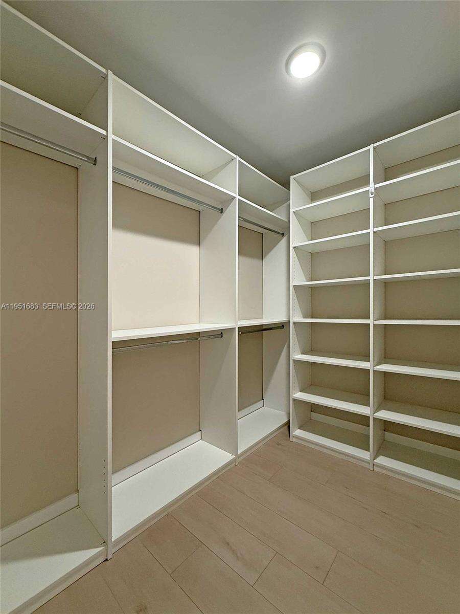 Brickell Key 1 at 520 Brickell Key Dr, Miami, FL 33131 - For Sale photo 22