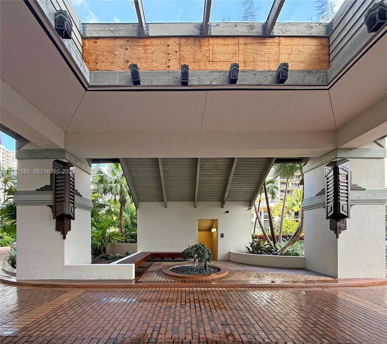 Brickell Key 1 at 520 Brickell Key Dr, Miami, FL 33131 - For Sale photo 32