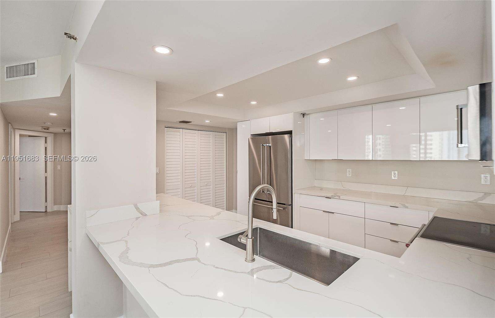 Brickell Key 1 at 520 Brickell Key Dr, Miami, FL 33131 - For Sale photo 6
