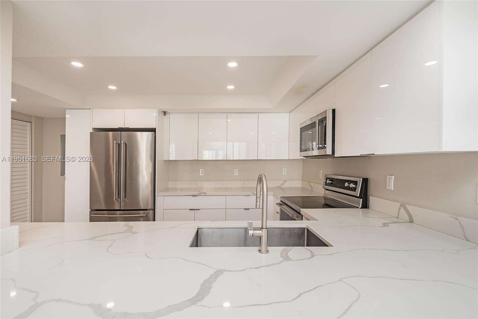 Brickell Key 1 at 520 Brickell Key Dr, Miami, FL 33131 - For Sale photo 7