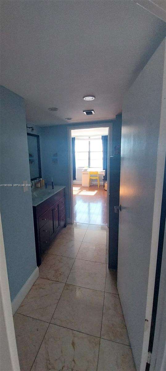 Brickell Bay Club at 2333 Brickell Ave, Miami, FL 33129 - For Sale photo 13