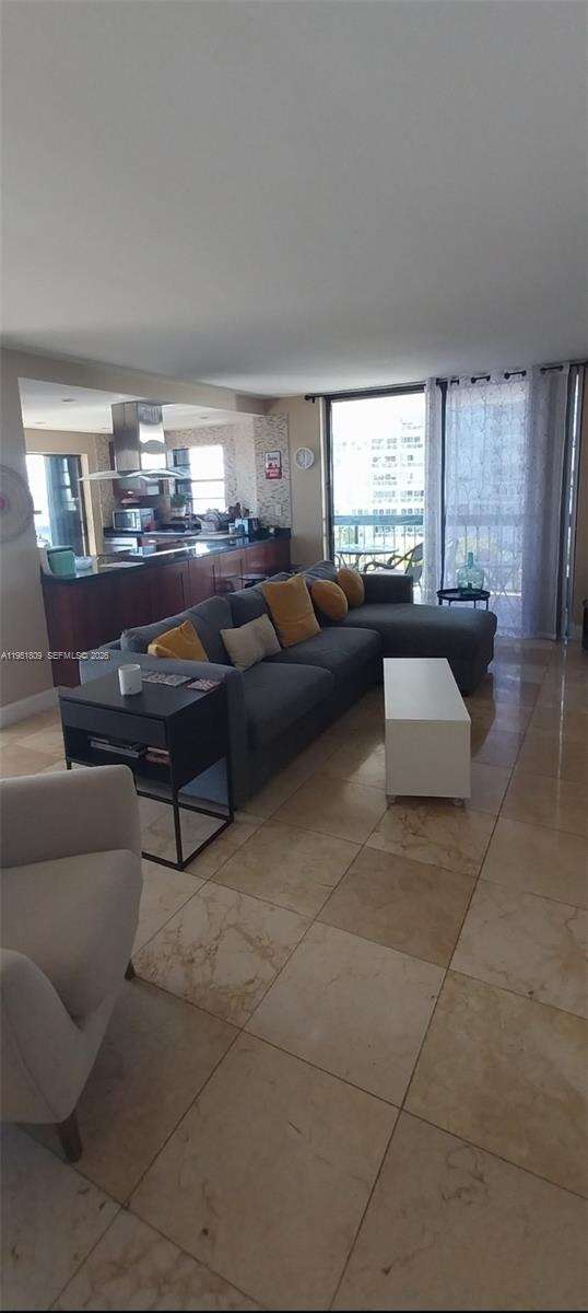 Brickell Bay Club at 2333 Brickell Ave, Miami, FL 33129 - For Sale photo 6