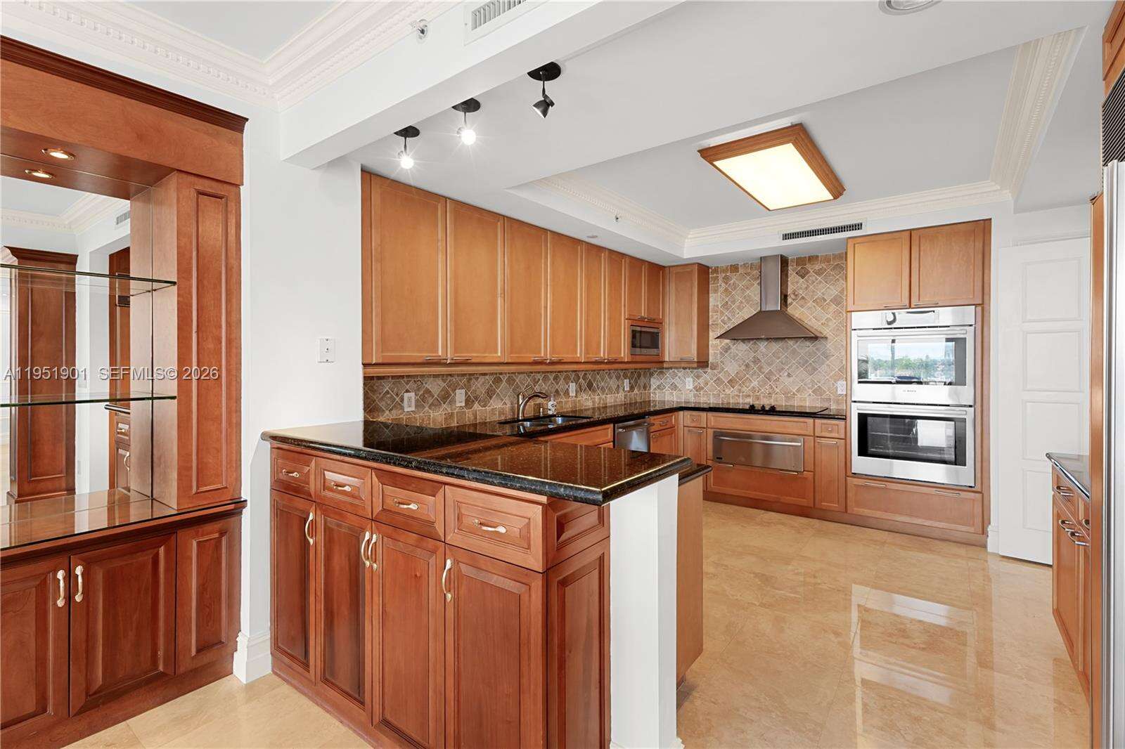 HAMPTONS SOUTH - 20201 Country Club Dr, Aventura, FL 33180 | Picture 11