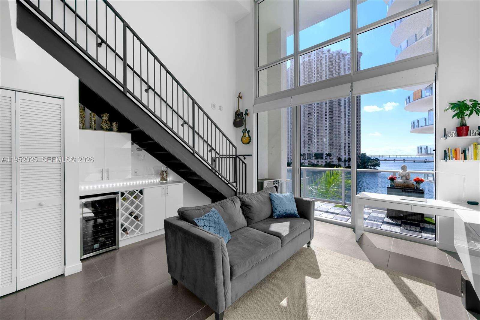 Met 1 at 300 Biscayne Blvd, Miami, FL 33131 - For Sale photo 1
