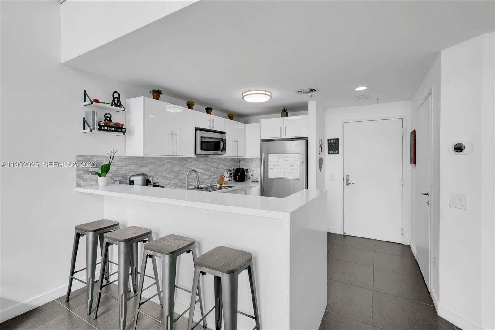 Met 1 at 300 Biscayne Blvd, Miami, FL 33131 - For Sale photo 9