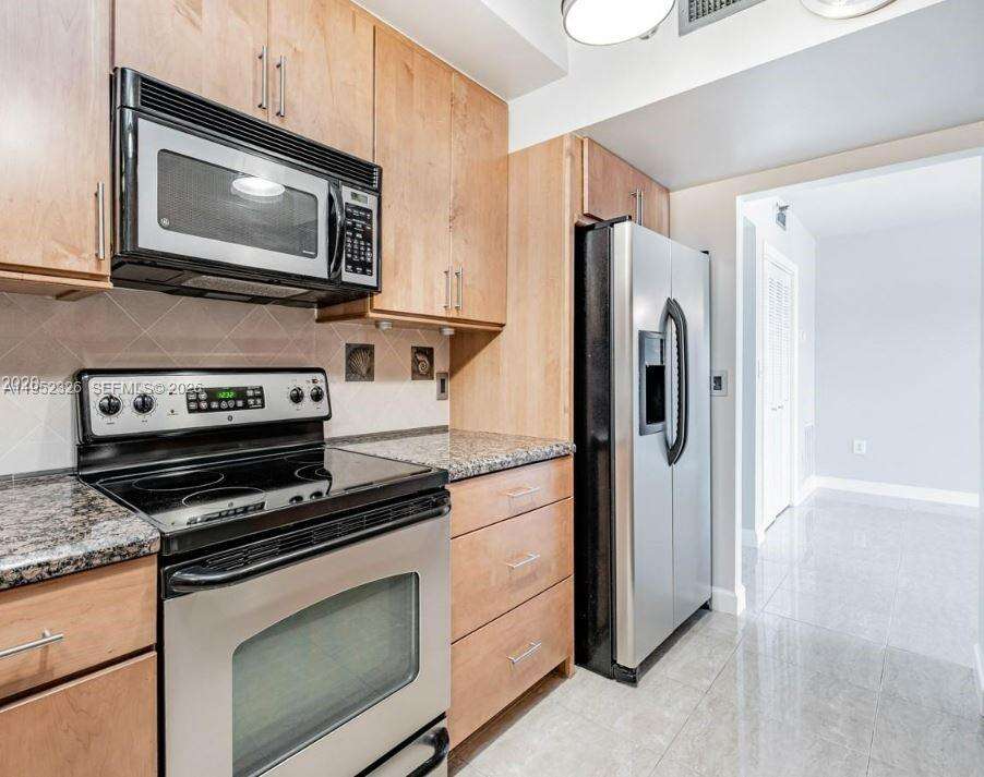 Hillcrest East No 26 Condos for Sale & Rent | Picture 1