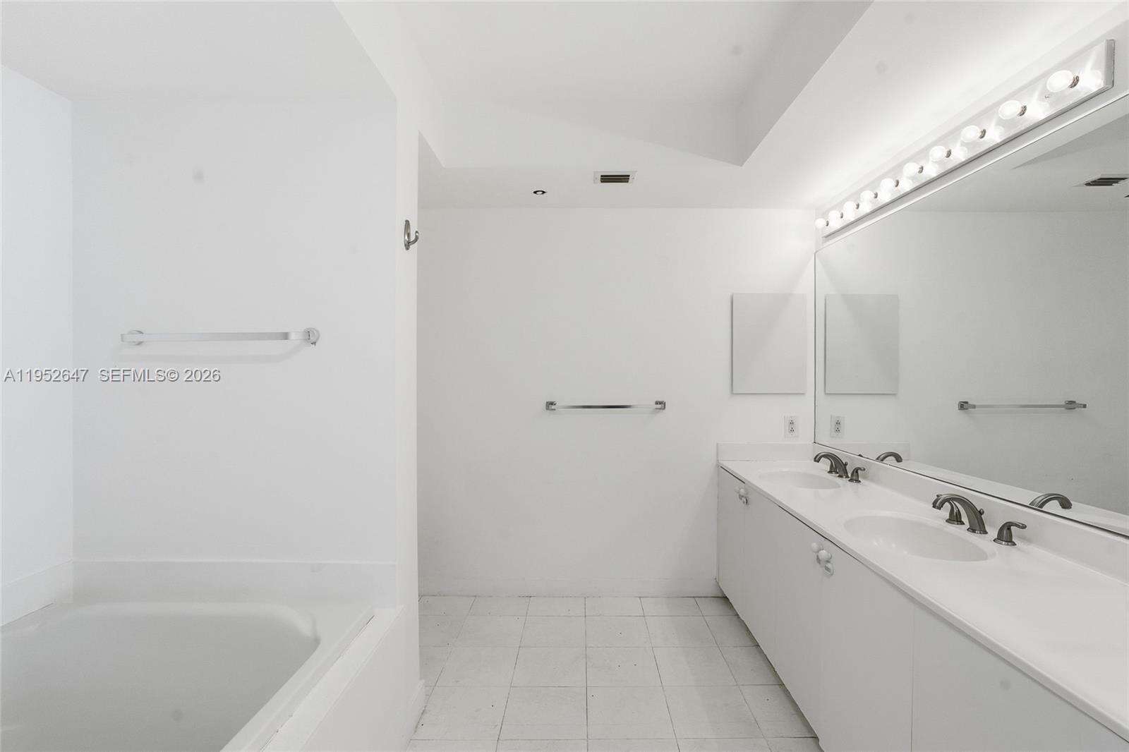 The Landmark at 20185 Country Club Dr, Aventura, FL 33180 - For Sale photo 14