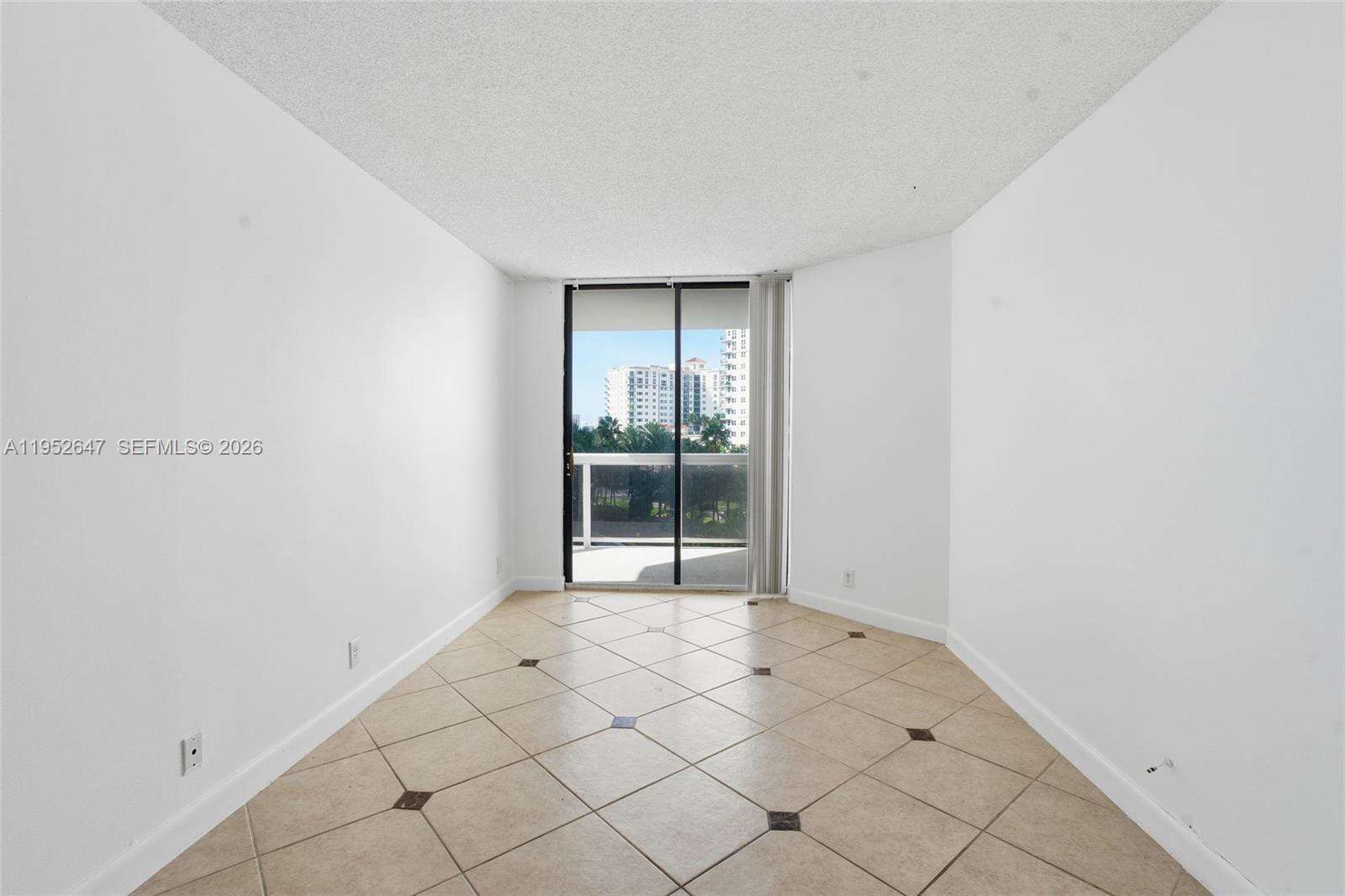 The Landmark at 20185 Country Club Dr, Aventura, FL 33180 - For Sale photo 18
