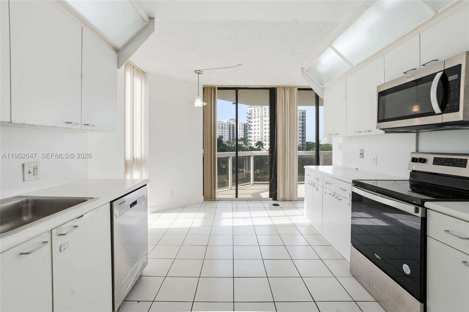The Landmark at 20185 Country Club Dr, Aventura, FL 33180 - For Sale photo 9