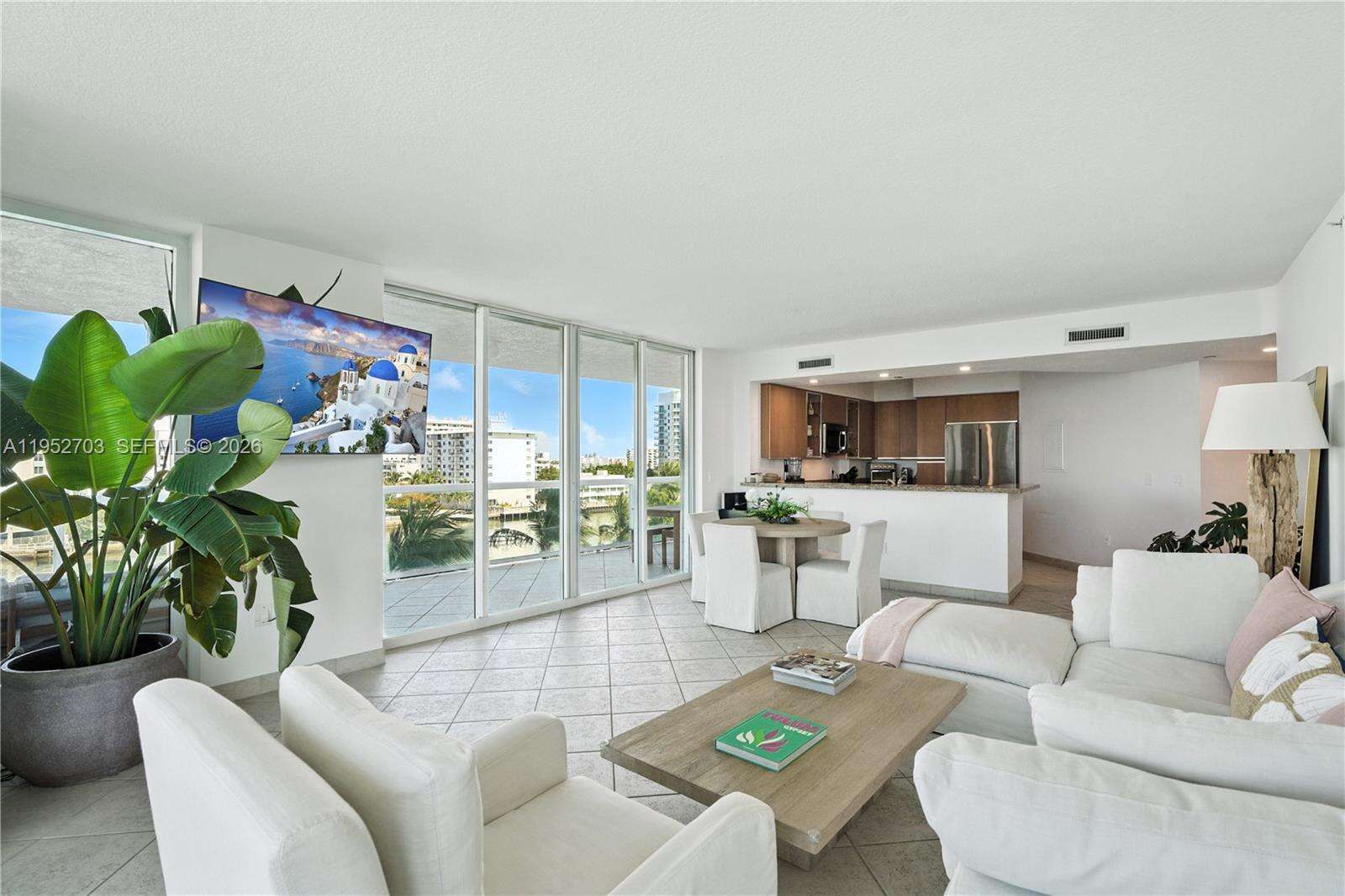THE GRAND VENETIAN - 10 Venetian Way, Miami Beach, FL 33139 | Picture 2