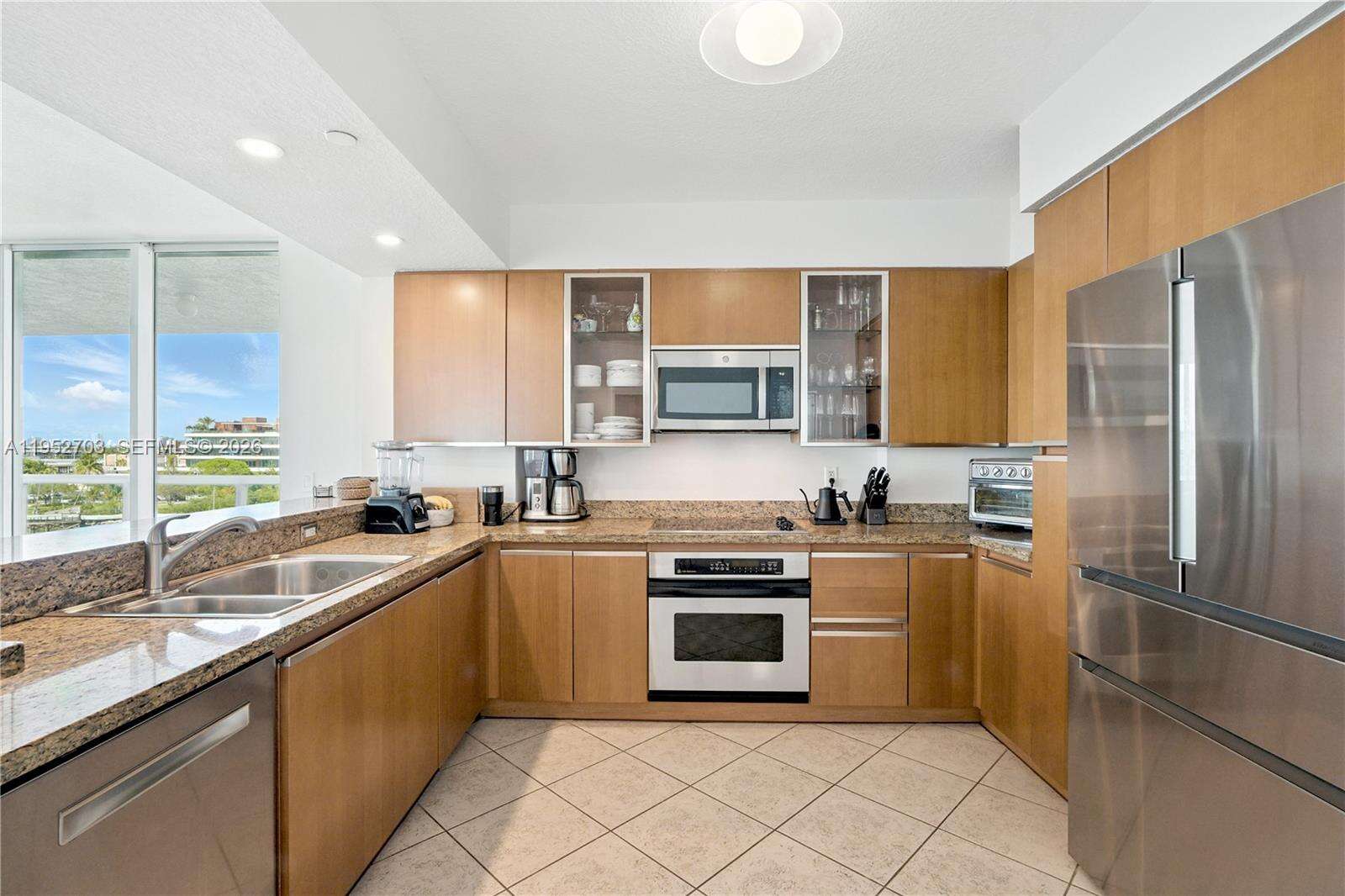THE GRAND VENETIAN - 10 Venetian Way, Miami Beach, FL 33139 | Picture 6