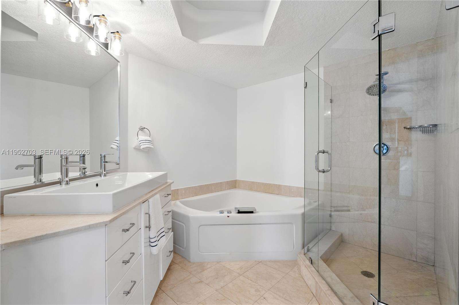 THE GRAND VENETIAN - 10 Venetian Way, Miami Beach, FL 33139 | Picture 10