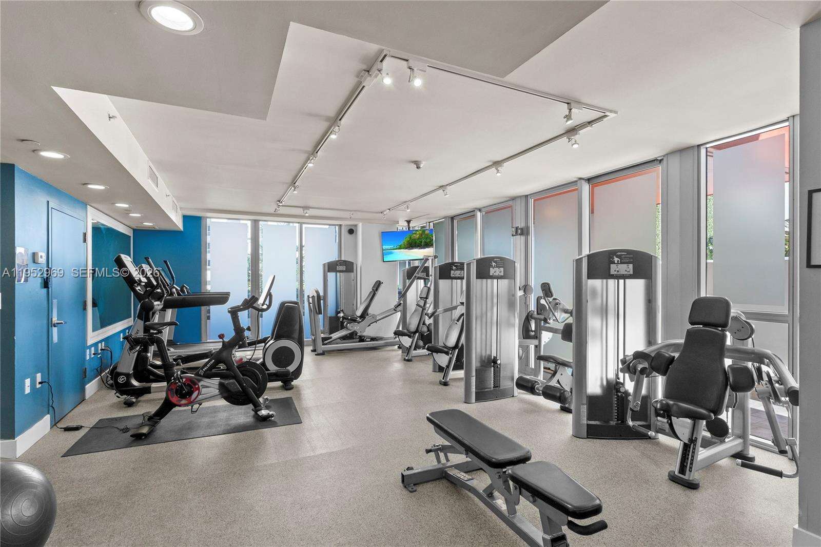 Hilton Bentley at 101 Ocean Dr, Miami Beach, FL 33139 - For Sale photo 21